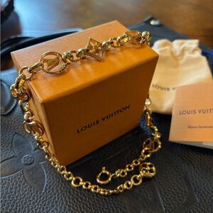 Beautiful LOUIS VUITTON Collier Crazy in lock M00371 Gold Necklace